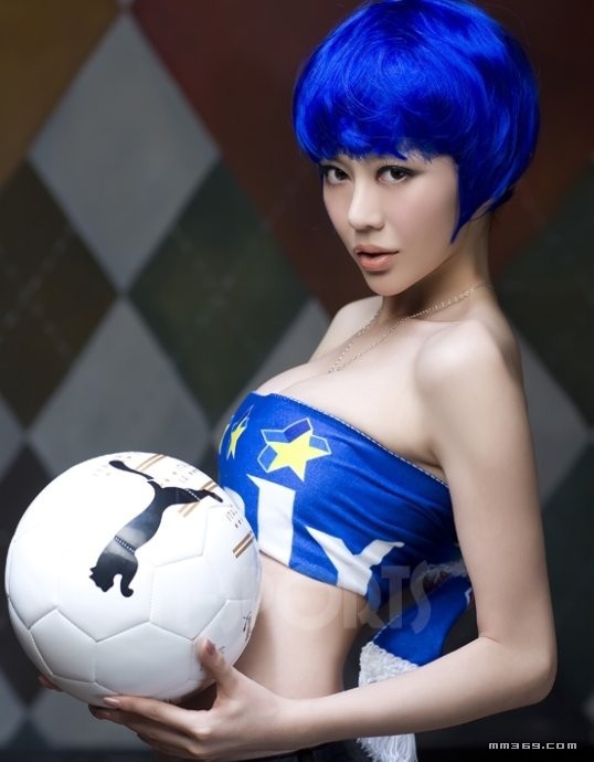 性感惊艳足球宝贝巩新亮(图4)
