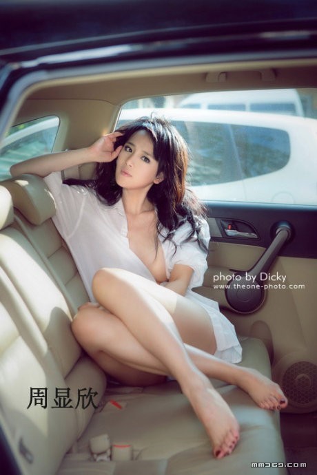 绝色美女周显欣惊艳写真(图2)