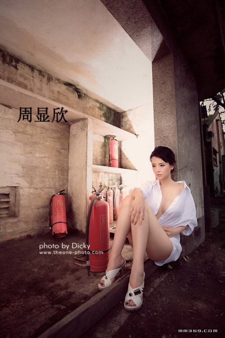 绝色美女周显欣惊艳写真(图3)