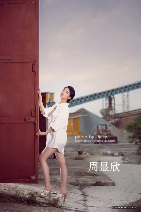 绝色美女周显欣惊艳写真(图5)