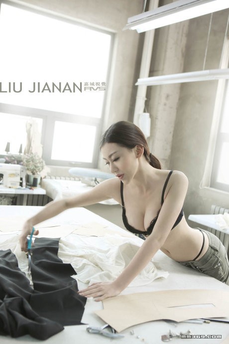 巩新亮 性感个人写真剪集(图5)