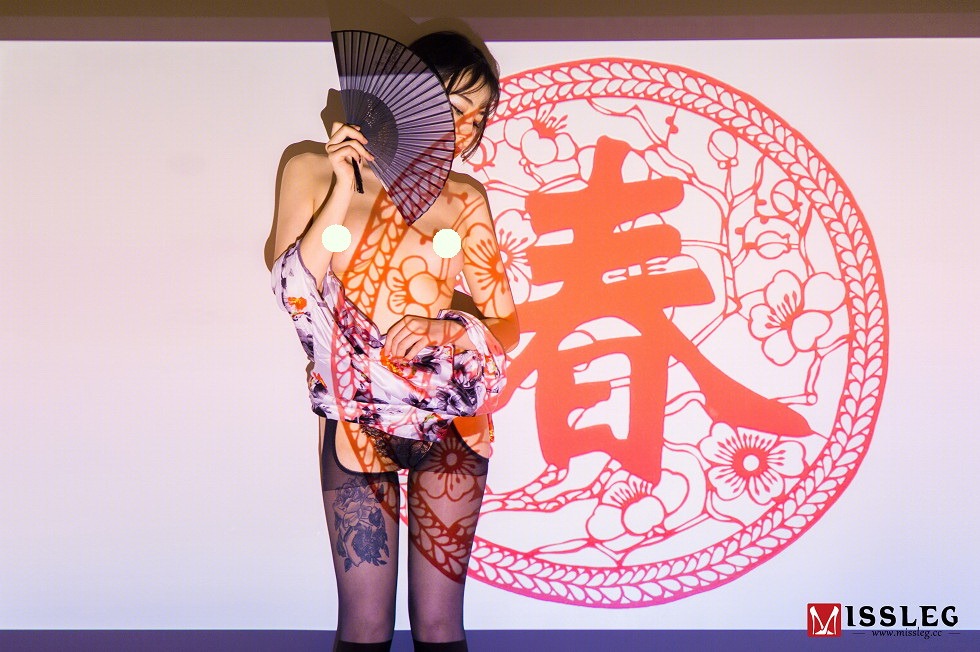 [MissLeg蜜丝]钻石版NO.F002_蜜丝春节篇嫩模团团花色旗袍半脱露傲人豪乳诱惑写真51P
