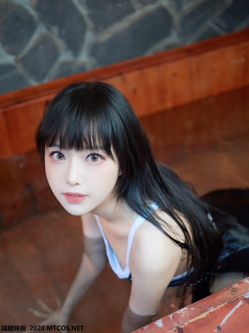 [喵糖映画]Vol.144_大眼小美女温泉里性感死库水秀完美身材湿身迷人诱惑写真30P