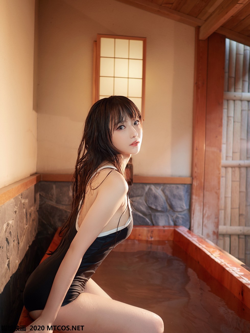 [喵糖映画]Vol.144_大眼小美女温泉里性感死库水秀完美身材湿身迷人诱惑写真30P