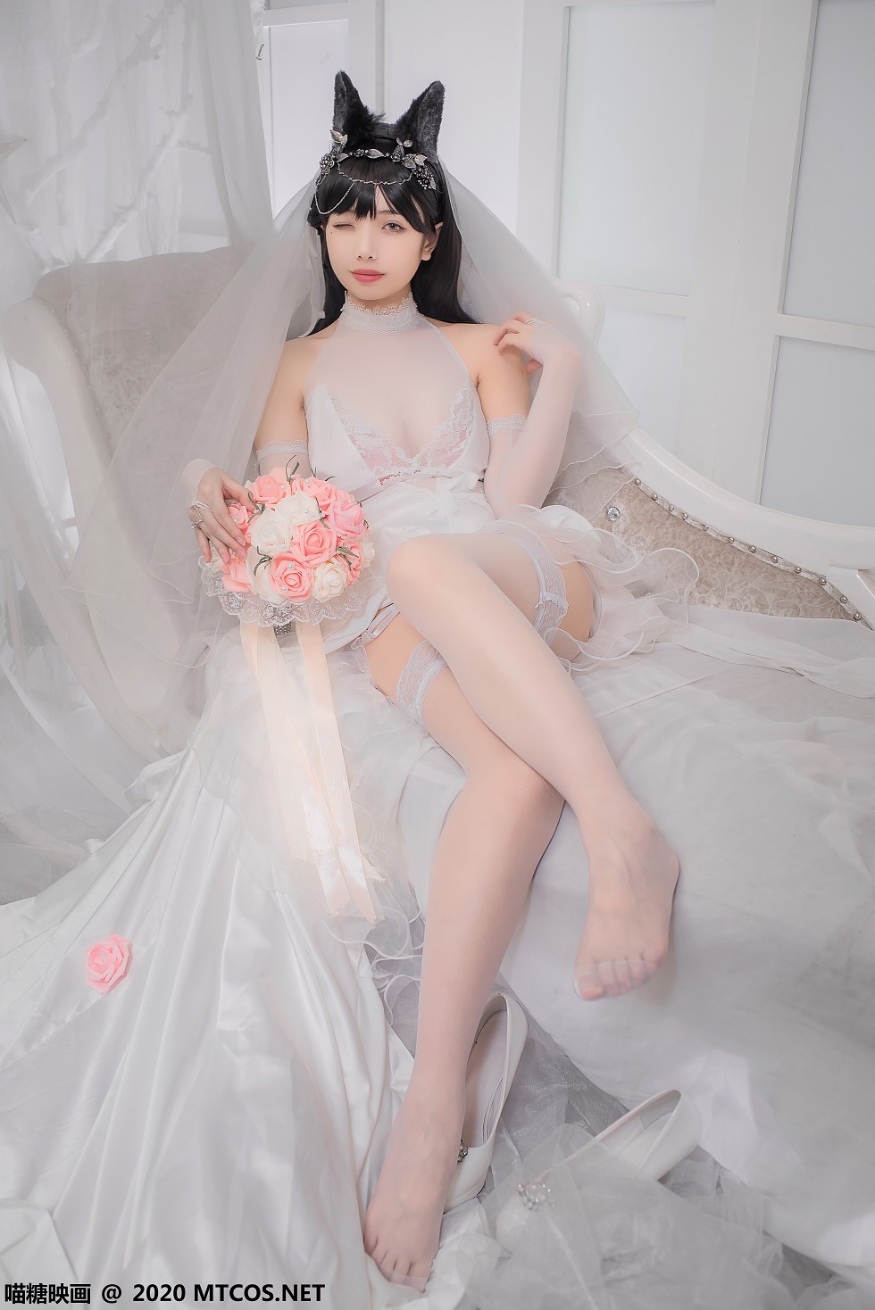 [喵糖映画]Vol.156_白色透视婚纱美女私房白色蕾丝袜秀完美身材诱惑写真32P