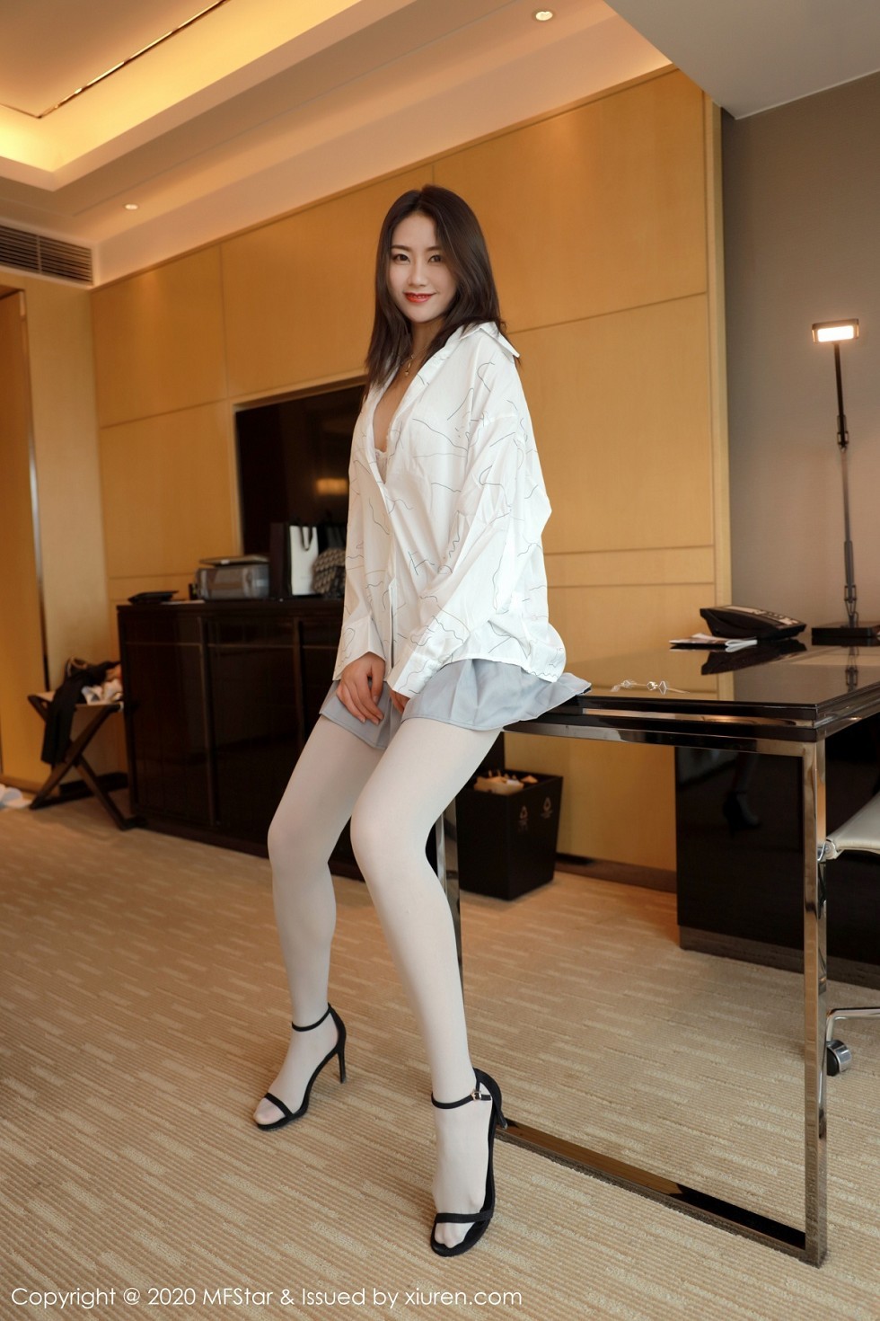 [MFStar模范学院]Vol.303_嫩模方子萱私房经典衬衫短裙丝袜JK服饰撩人诱惑写真49P