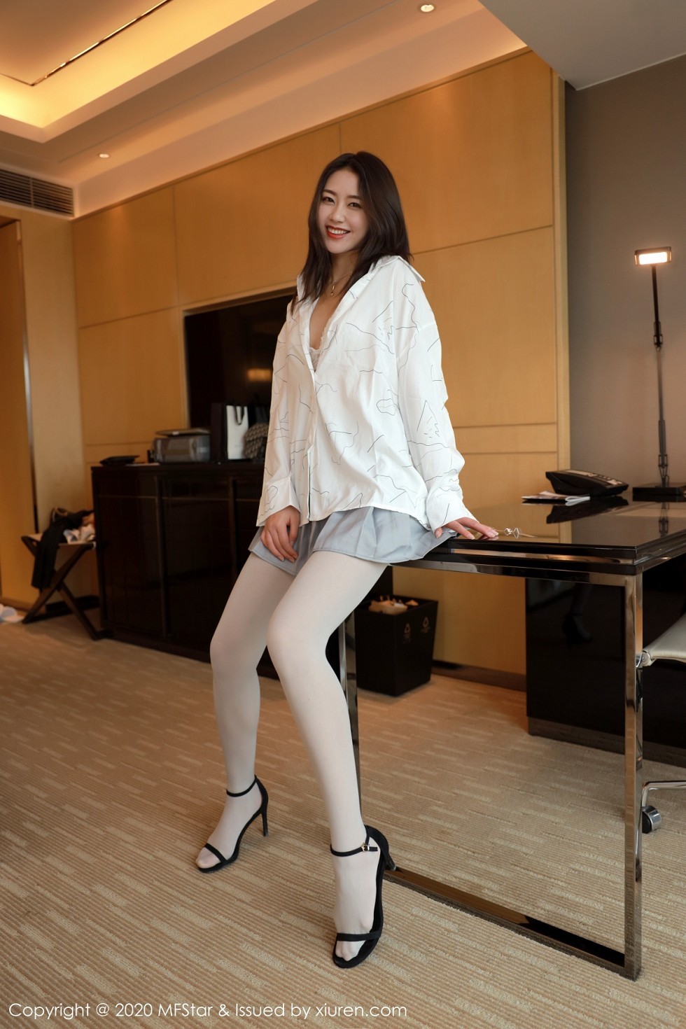 [MFStar模范学院]Vol.303_嫩模方子萱私房经典衬衫短裙丝袜JK服饰撩人诱惑写真49P