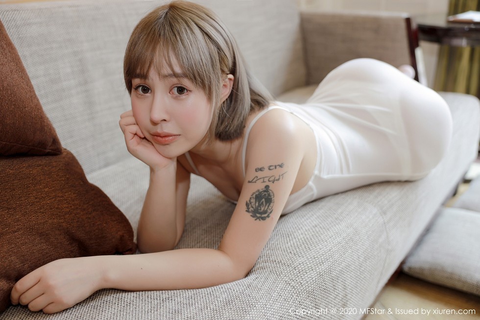 [MFStar模范学院]Vol.304_嫩模夏天Sienna三亚旅拍性感半透内衣配蕾丝袜完美诱惑写真50P