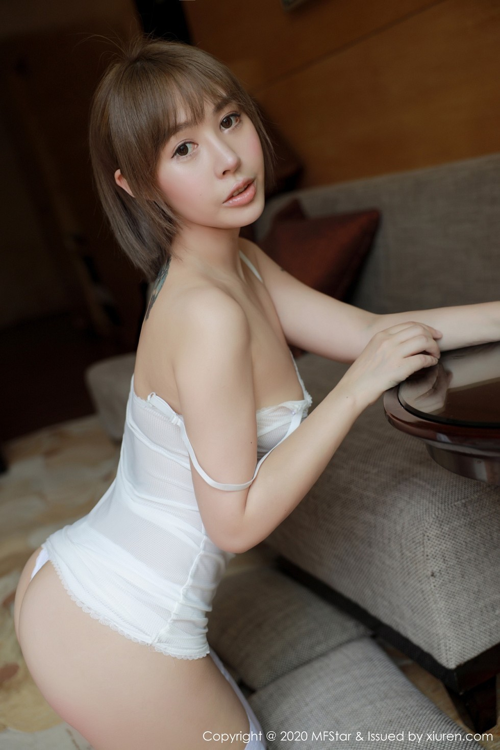 [MFStar模范学院]Vol.304_嫩模夏天Sienna三亚旅拍性感半透内衣配蕾丝袜完美诱惑写真50P