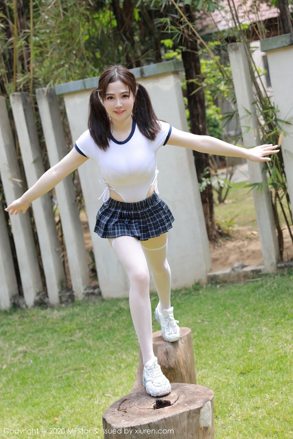 [MFStar模范学院]Vol.305_嫩模蛋糕Cake三亚旅拍泳池经典JK服饰秀火辣身材诱惑写真40P