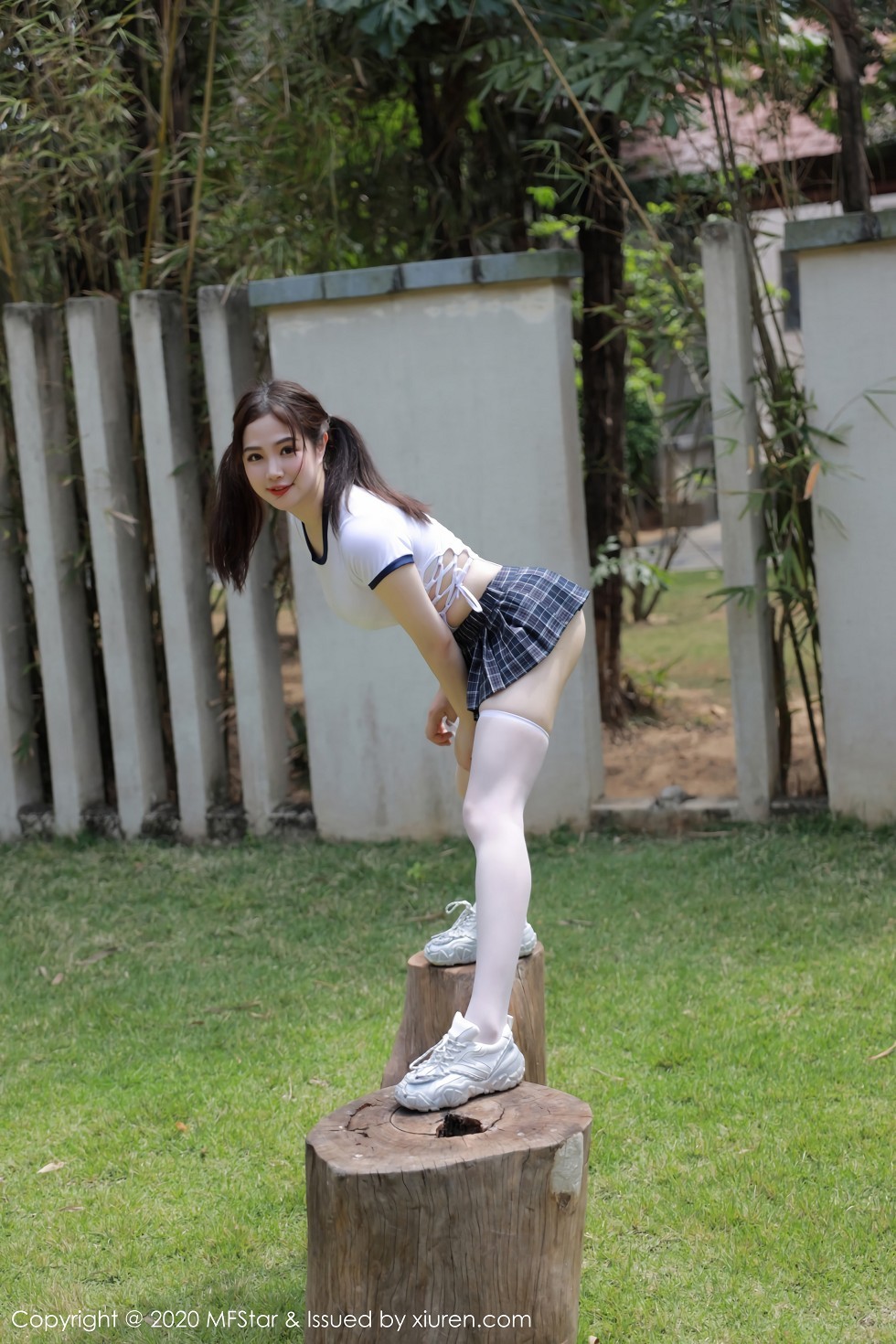 [MFStar模范学院]Vol.305_嫩模蛋糕Cake三亚旅拍泳池经典JK服饰秀火辣身材诱惑写真40P