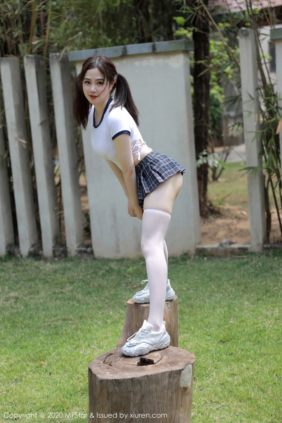 [MFStar模范学院]Vol.305_嫩模蛋糕Cake三亚旅拍泳池经典JK服饰秀火辣身材诱惑写真40P