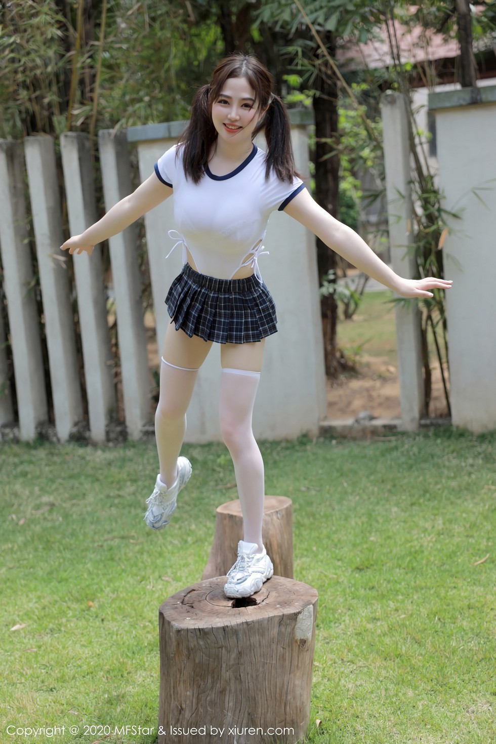 [MFStar模范学院]Vol.305_嫩模蛋糕Cake三亚旅拍泳池经典JK服饰秀火辣身材诱惑写真40P