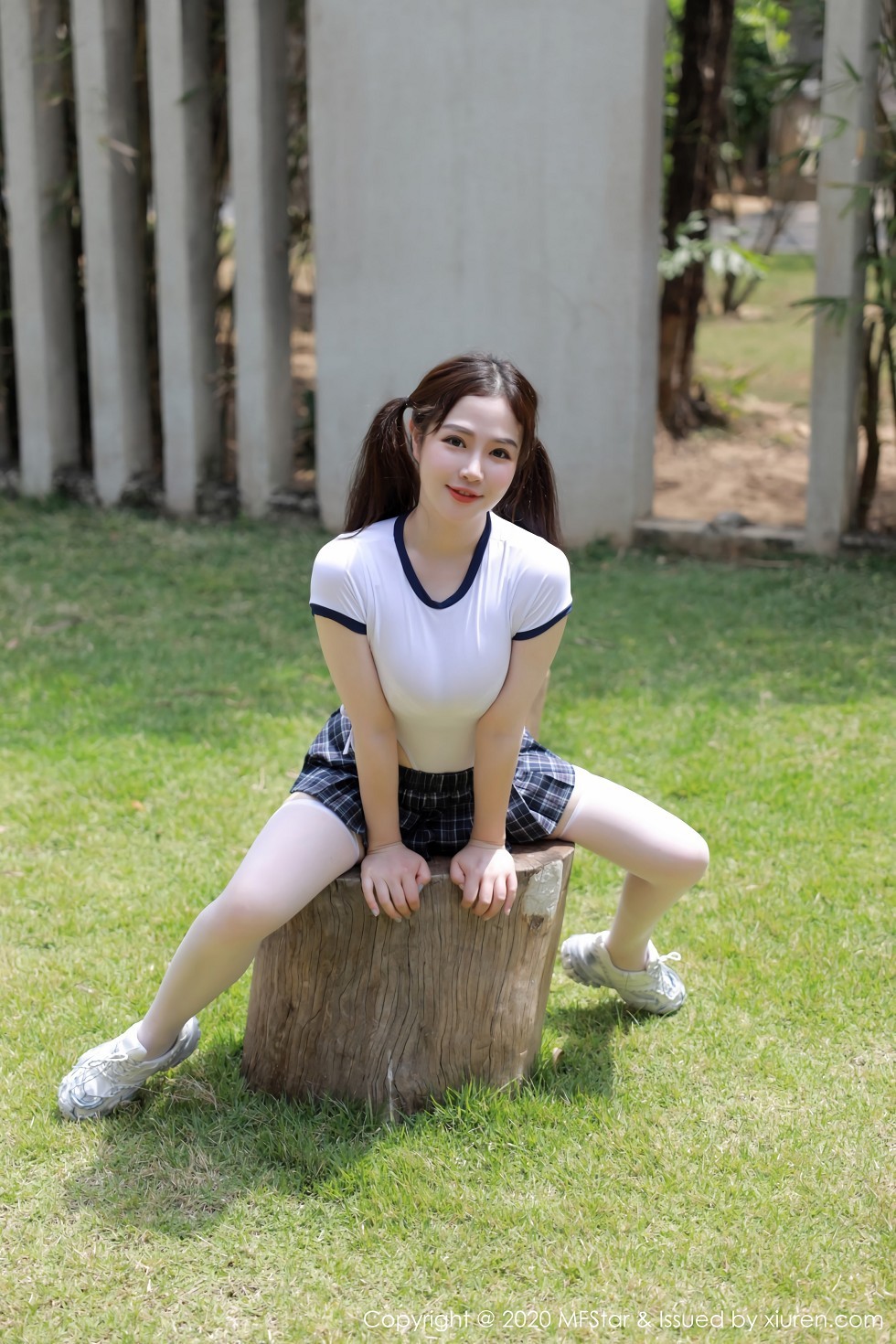 [MFStar模范学院]Vol.305_嫩模蛋糕Cake三亚旅拍泳池经典JK服饰秀火辣身材诱惑写真40P