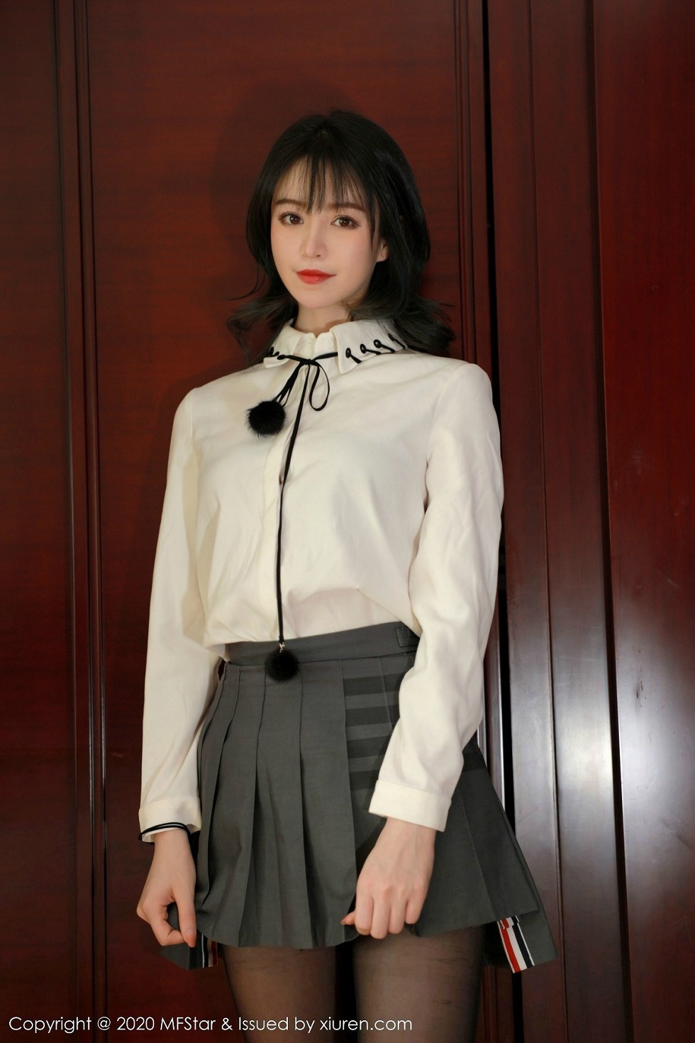 [MFStar模范学院]Vol.312_嫩模yoo优优私房JK服饰半脱真空露白嫩美乳撩人诱惑写真49P