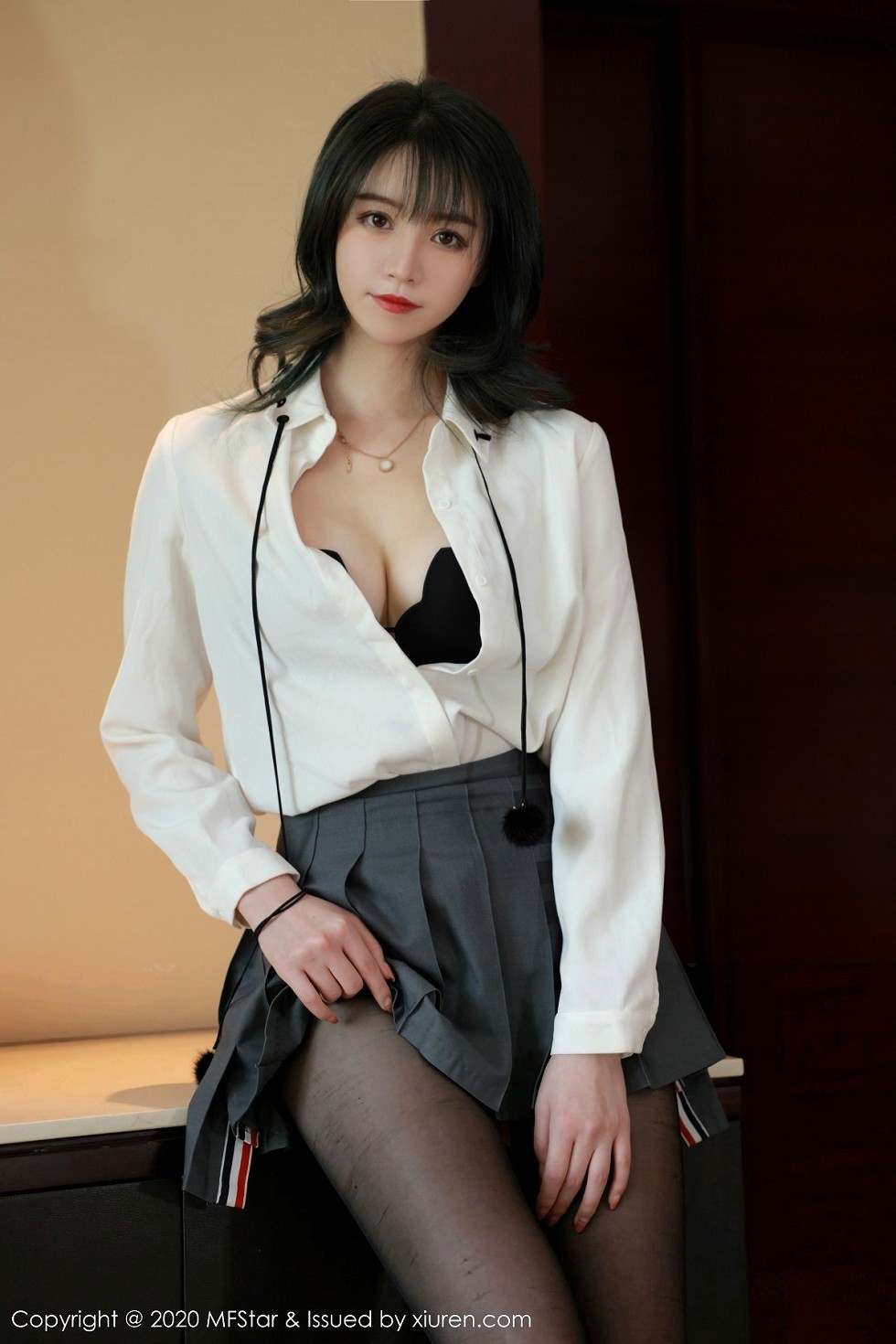 [MFStar模范学院]Vol.312_嫩模yoo优优私房JK服饰半脱真空露白嫩美乳撩人诱惑写真49P