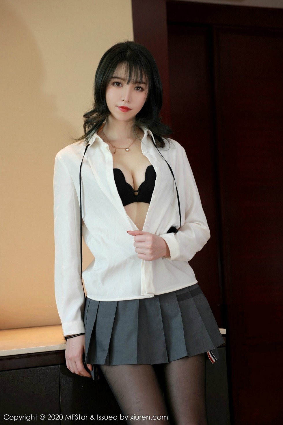[MFStar模范学院]Vol.312_嫩模yoo优优私房JK服饰半脱真空露白嫩美乳撩人诱惑写真49P