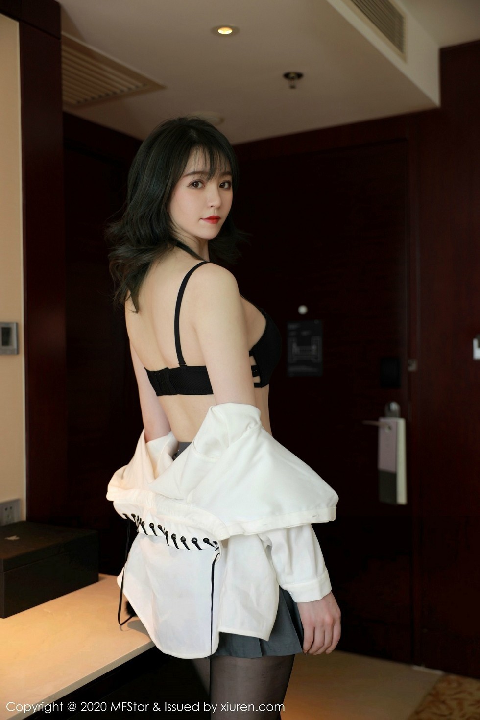 [MFStar模范学院]Vol.312_嫩模yoo优优私房JK服饰半脱真空露白嫩美乳撩人诱惑写真49P