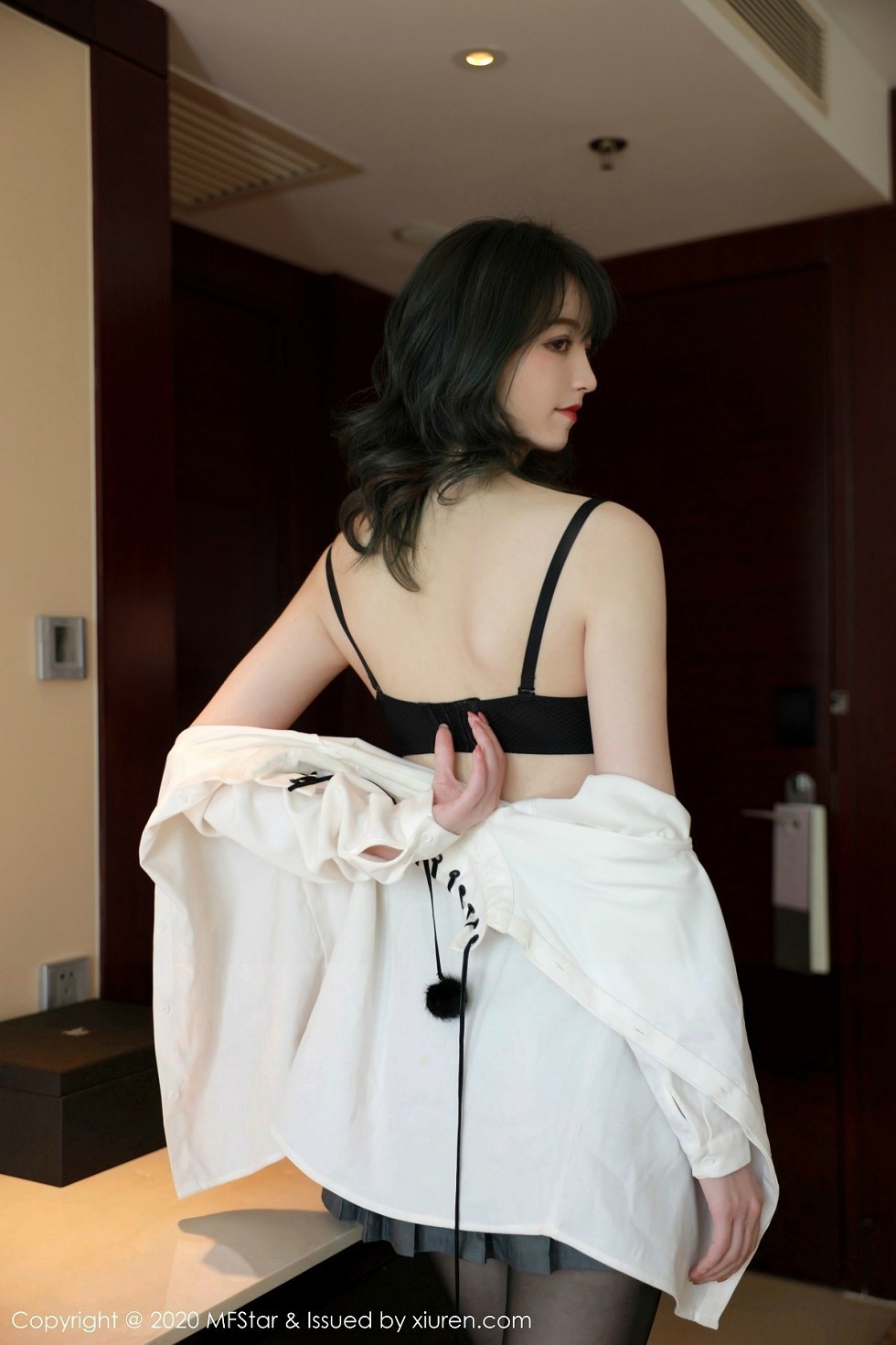 [MFStar模范学院]Vol.312_嫩模yoo优优私房JK服饰半脱真空露白嫩美乳撩人诱惑写真49P
