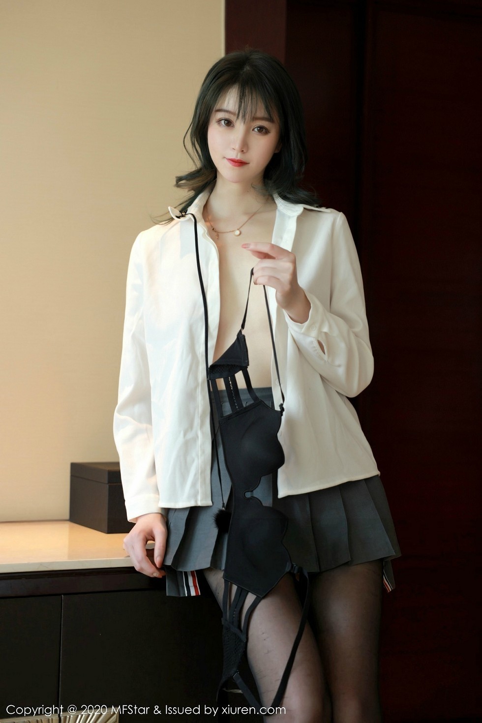 [MFStar模范学院]Vol.312_嫩模yoo优优私房JK服饰半脱真空露白嫩美乳撩人诱惑写真49P