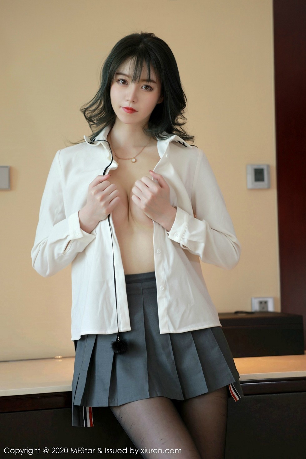 [MFStar模范学院]Vol.312_嫩模yoo优优私房JK服饰半脱真空露白嫩美乳撩人诱惑写真49P