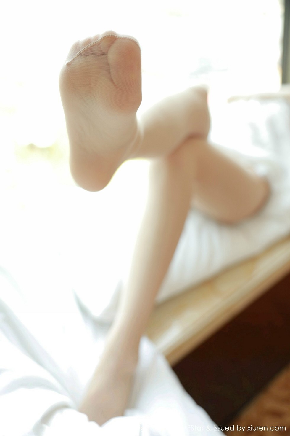 [MFStar模范学院]Vol.315_嫩模言沫私房白色缕空睡衣配无内肉丝裤袜撩人诱惑写真40P