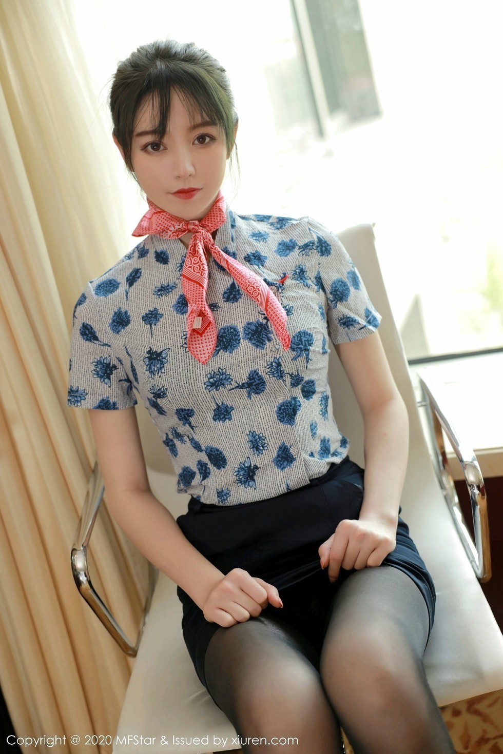 [MFStar模范学院]Vol.317_嫩模yoo优优私房空乘制服配无内黑丝裤袜撩人诱惑写真47P