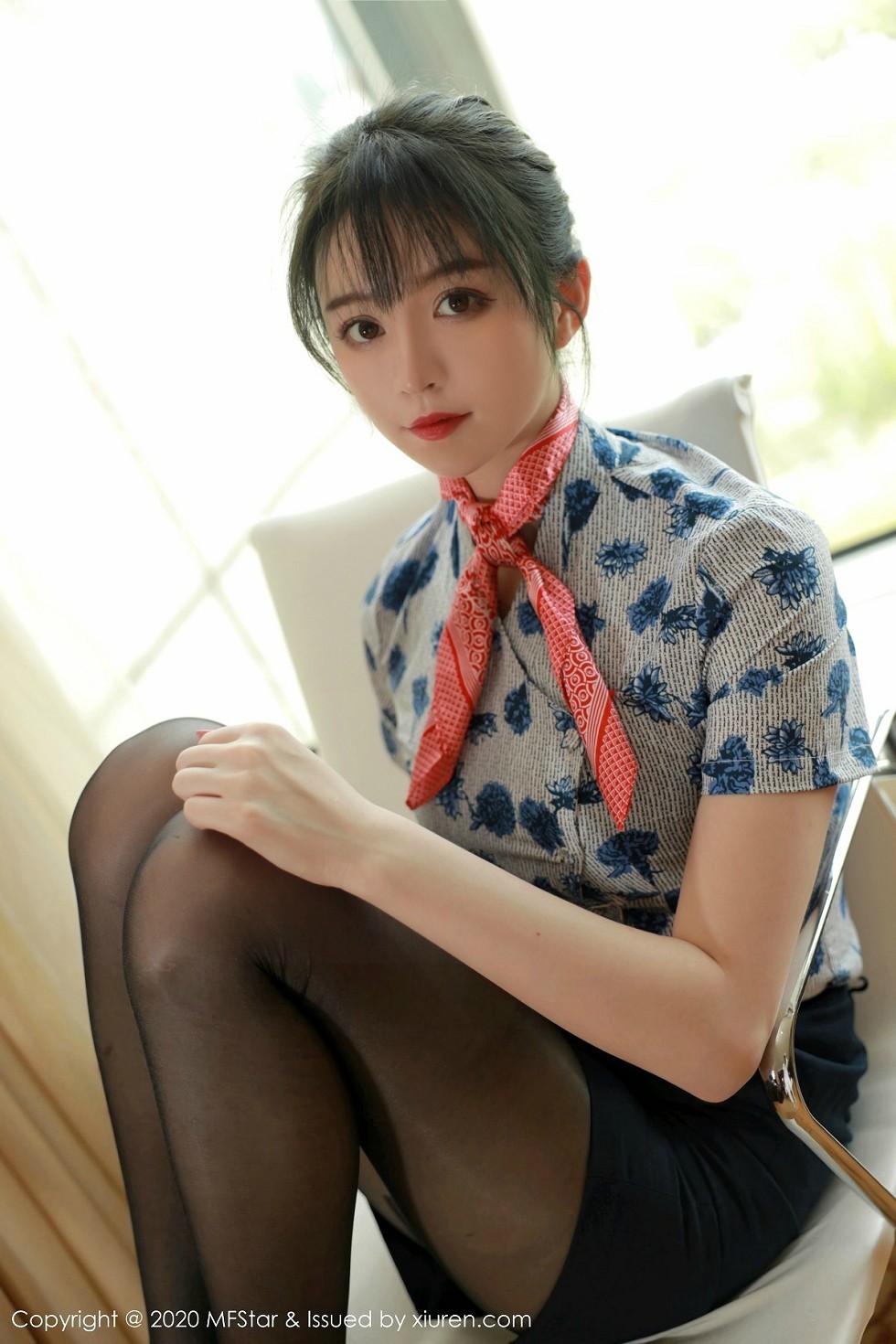 [MFStar模范学院]Vol.317_嫩模yoo优优私房空乘制服配无内黑丝裤袜撩人诱惑写真47P