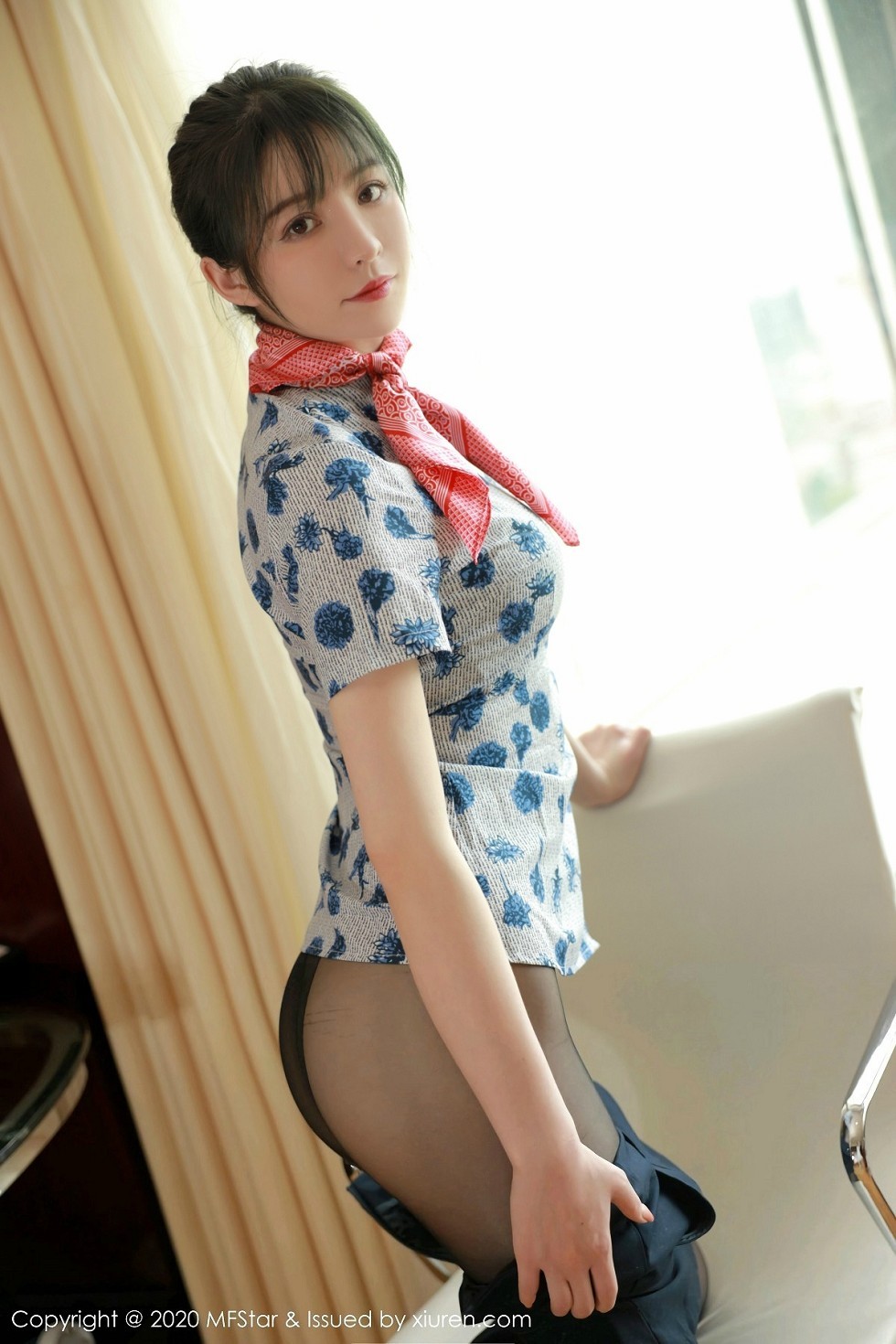 [MFStar模范学院]Vol.317_嫩模yoo优优私房空乘制服配无内黑丝裤袜撩人诱惑写真47P