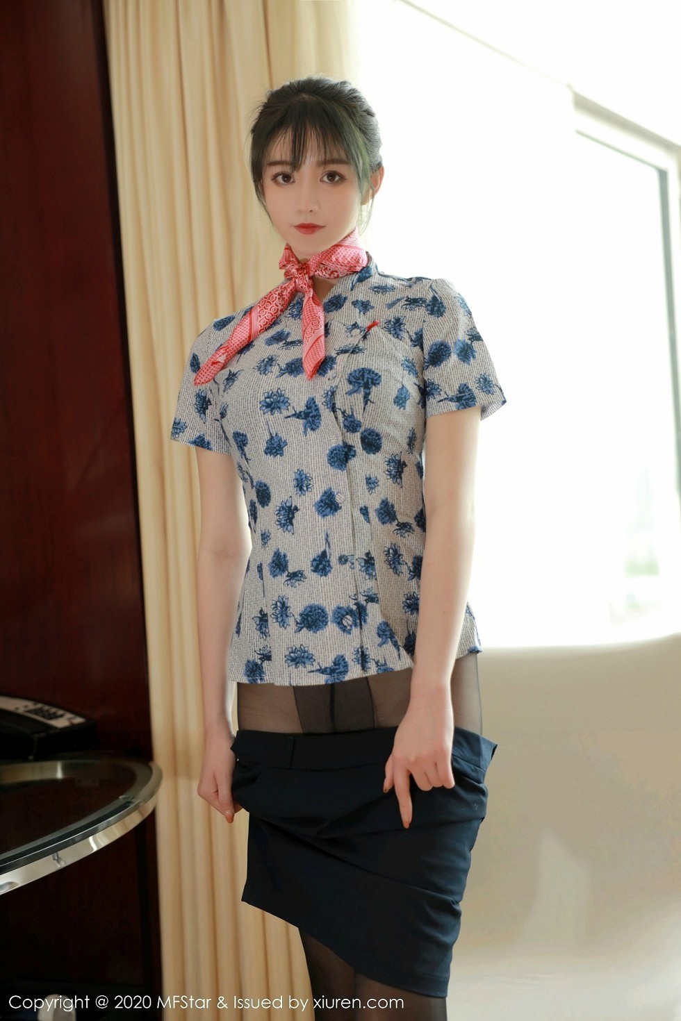 [MFStar模范学院]Vol.317_嫩模yoo优优私房空乘制服配无内黑丝裤袜撩人诱惑写真47P