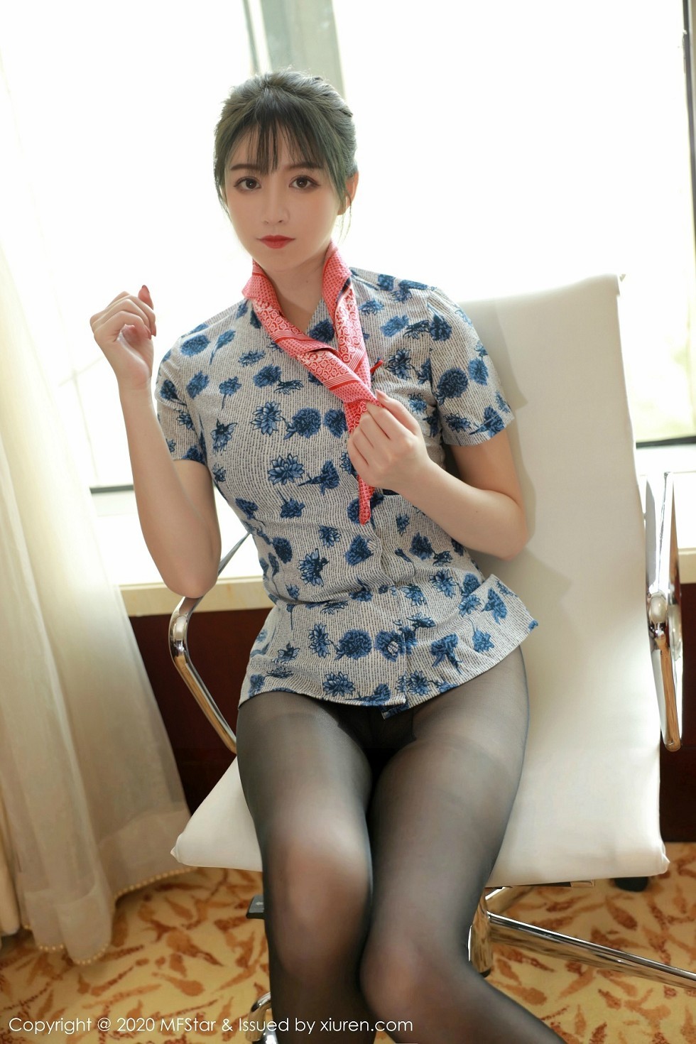 [MFStar模范学院]Vol.317_嫩模yoo优优私房空乘制服配无内黑丝裤袜撩人诱惑写真47P