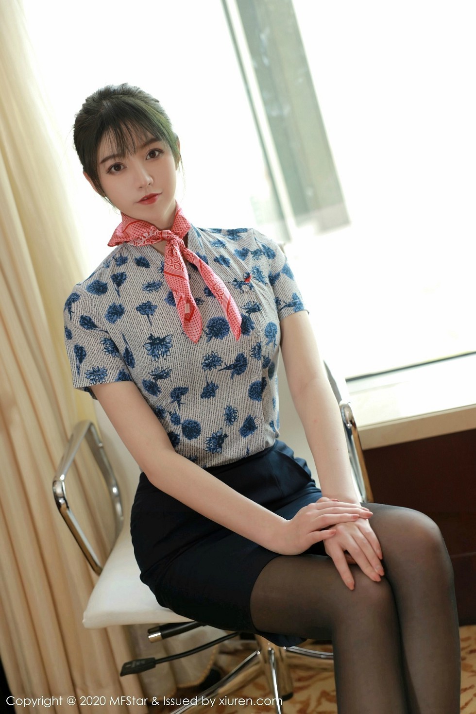 [MFStar模范学院]Vol.317_嫩模yoo优优私房空乘制服配无内黑丝裤袜撩人诱惑写真47P