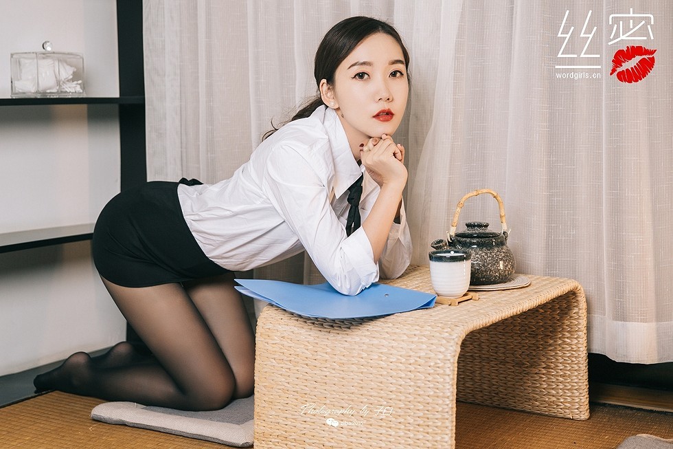 [Toutiao头条女神]No.S016_嫩模小乔私房白衬衣配黑短裙秀黑丝裤袜诱惑写真48P