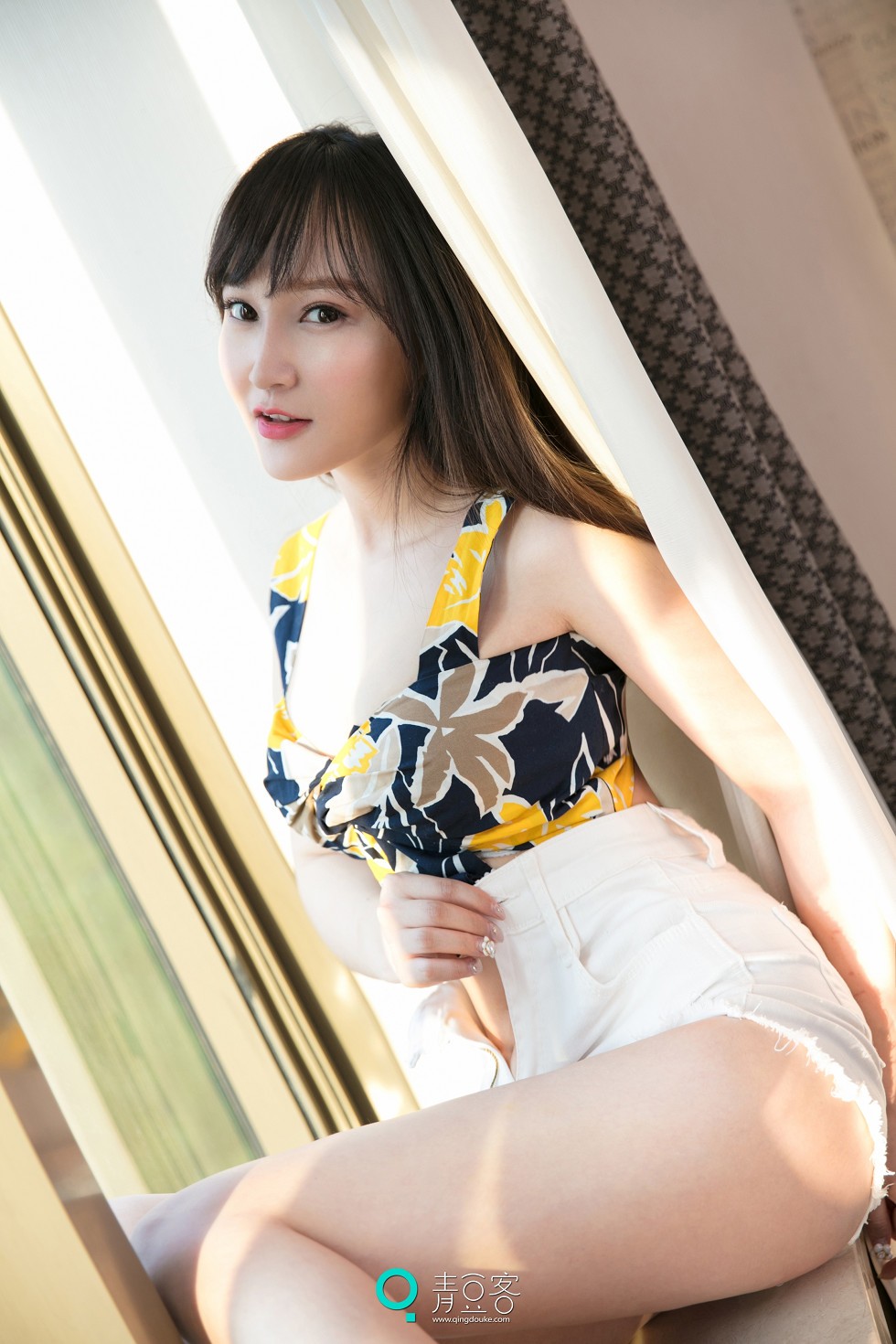 [青豆客Qingdouke]2017.08.05_嫩模吴娇粉色内衣秀豪乳黑色女仆装撩人诱惑写真54P