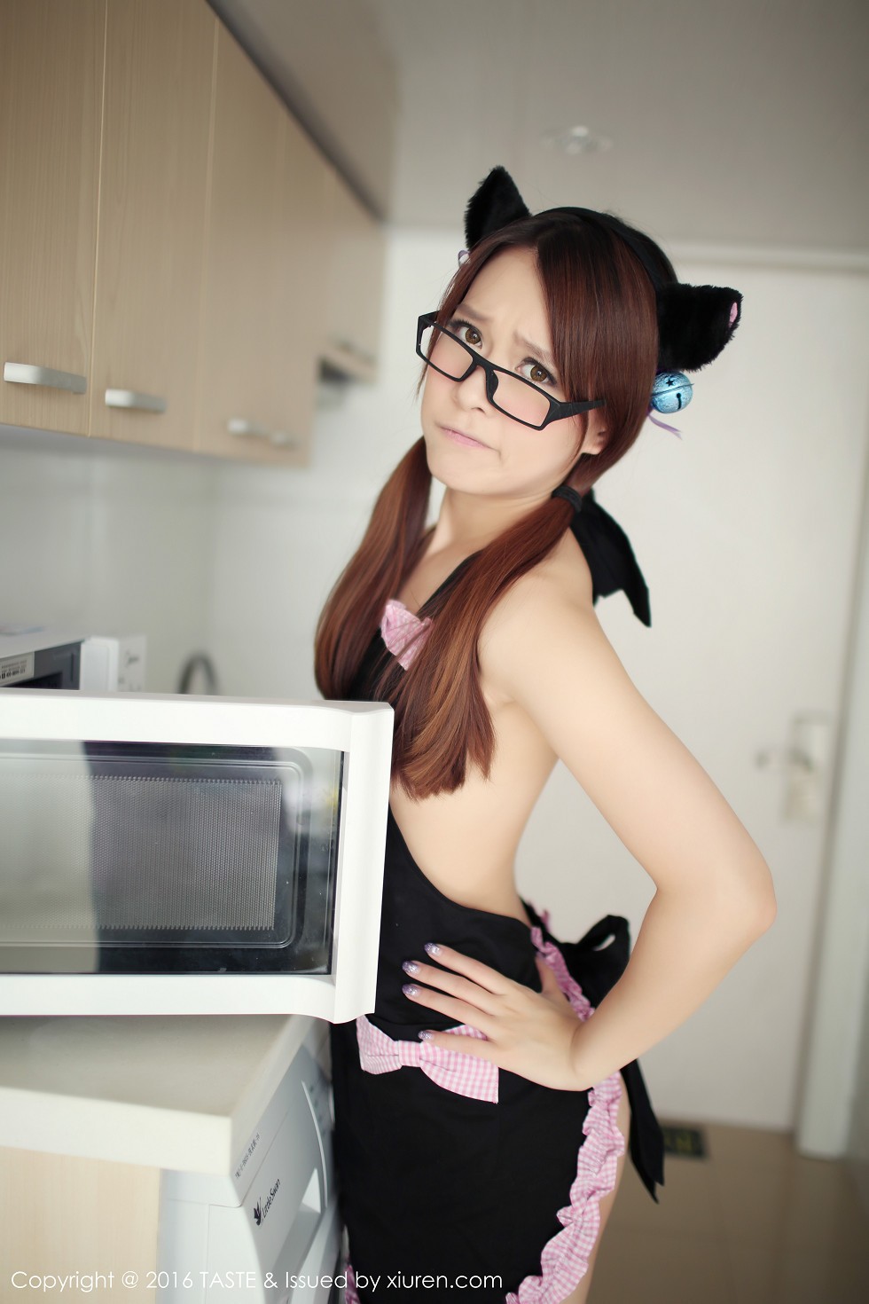 [Taste顽味生活]Vol.005_嫩模Carol酱性感兔女郎黑色女仆装居家写真61P