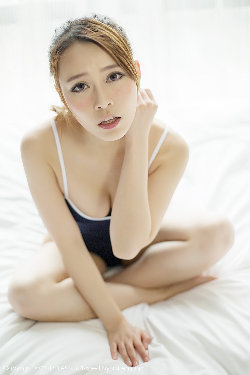 [Taste顽味生活]Vol.009_清纯美女Carol酱居家大床黑色死库水秀完美身材写真88P