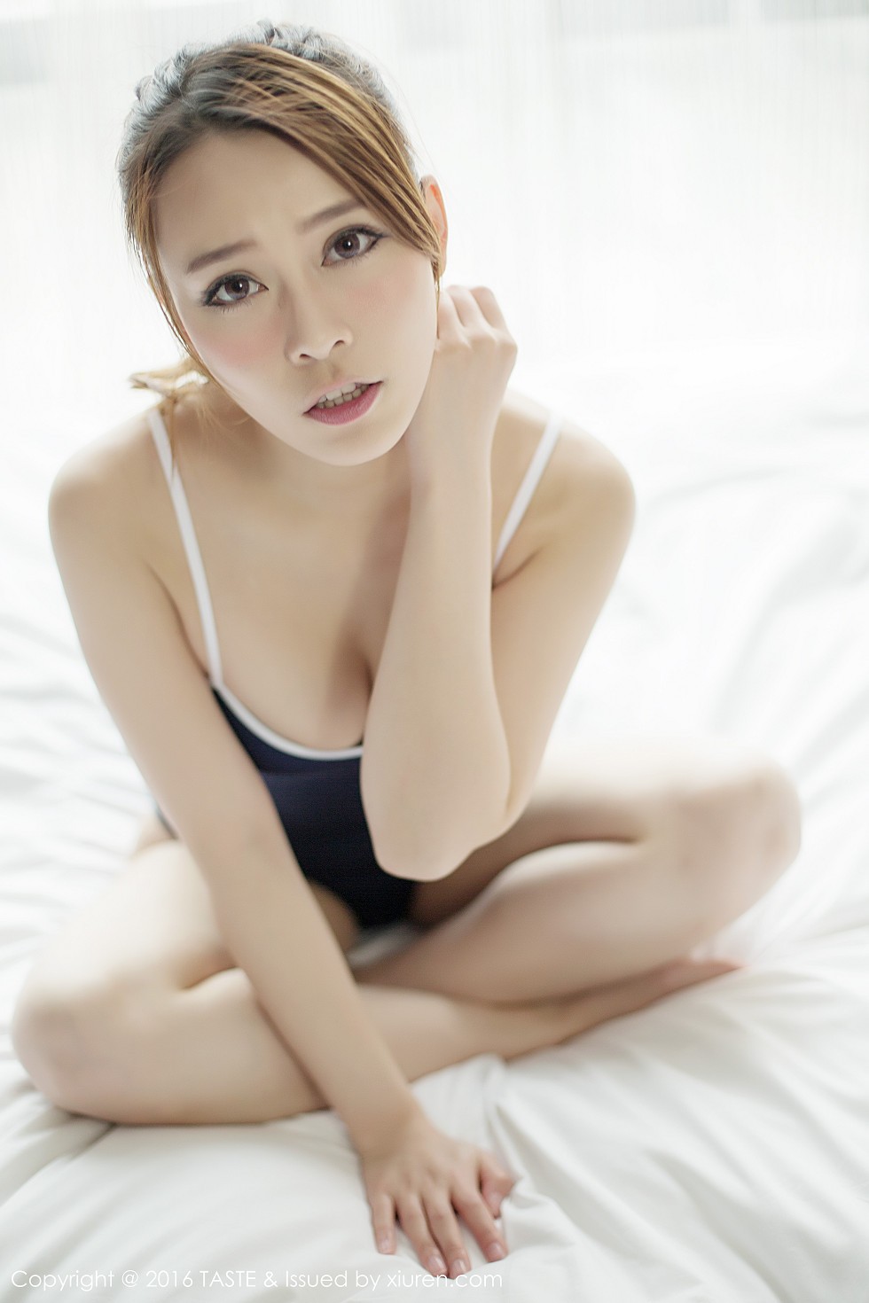 [Taste顽味生活]Vol.009_清纯美女Carol酱居家大床黑色死库水秀完美身材写真88P