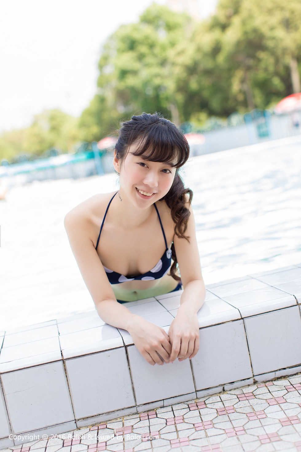 [BoLoli波萝社新刊]Vol.092_嫩模SUKI夏日小甜妹清纯学生服+性感比基尼写真60P