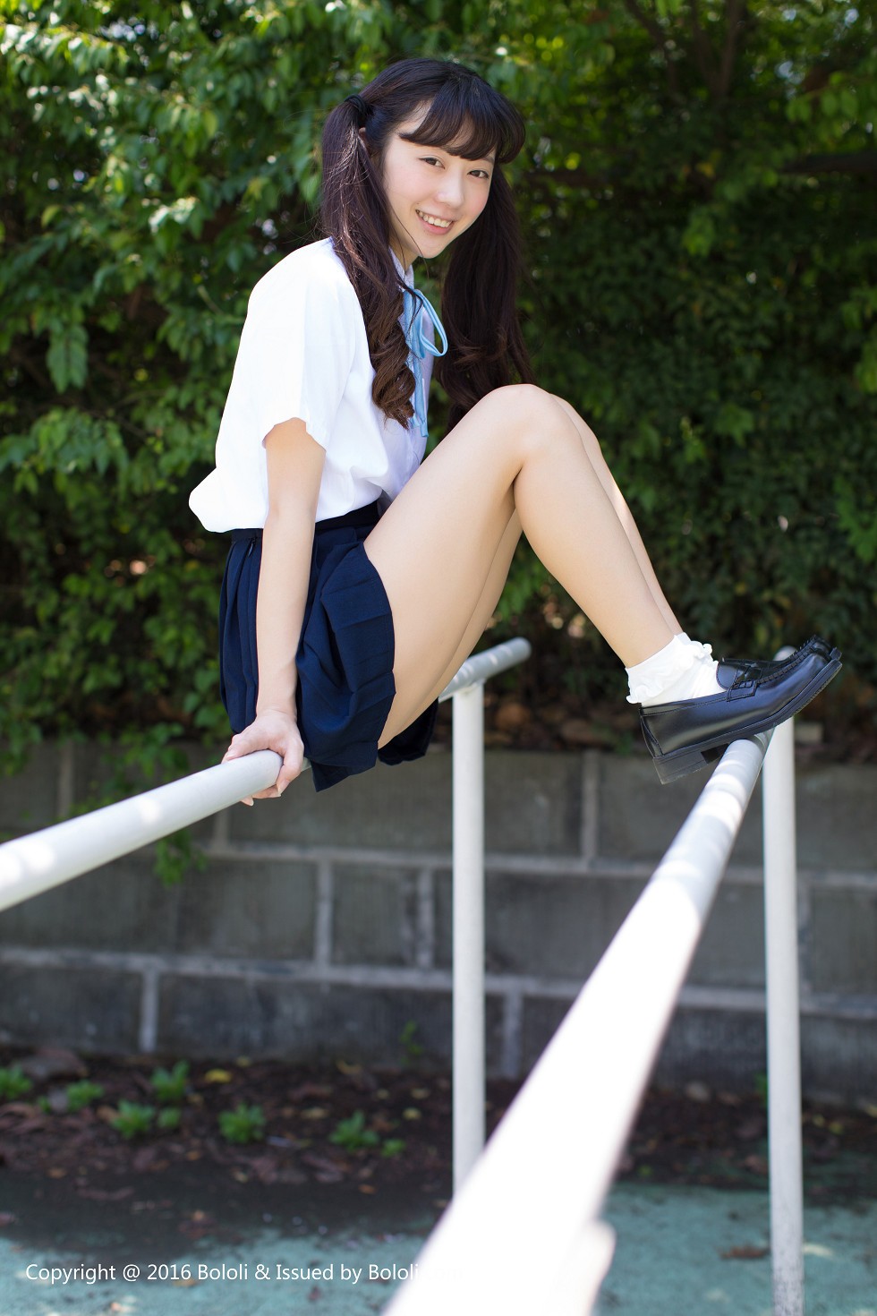 [BoLoli波萝社新刊]Vol.092_嫩模SUKI夏日小甜妹清纯学生服+性感比基尼写真60P