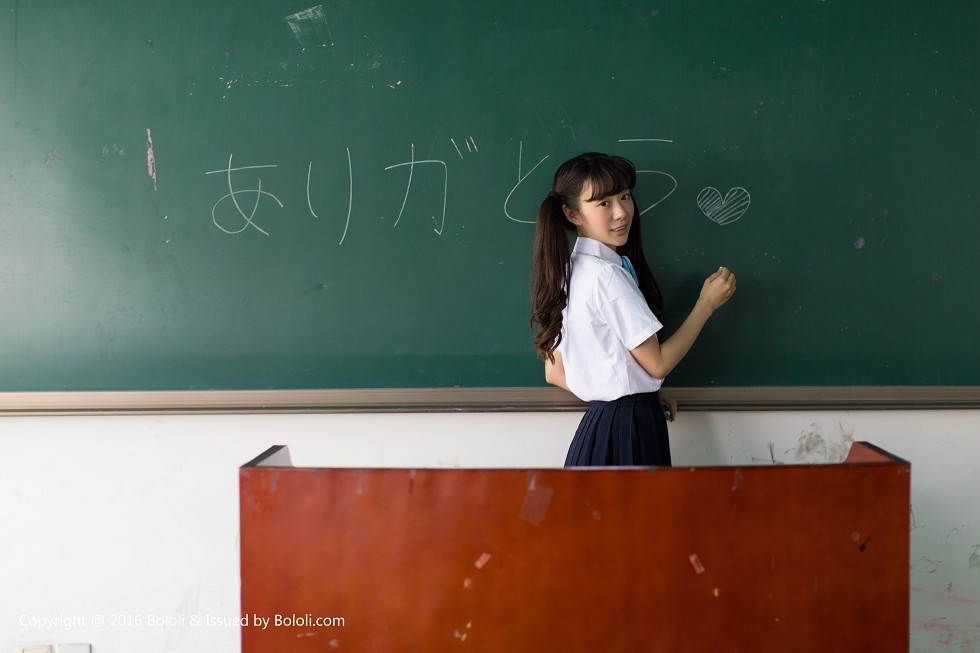 [BoLoli波萝社新刊]Vol.092_嫩模SUKI夏日小甜妹清纯学生服+性感比基尼写真60P