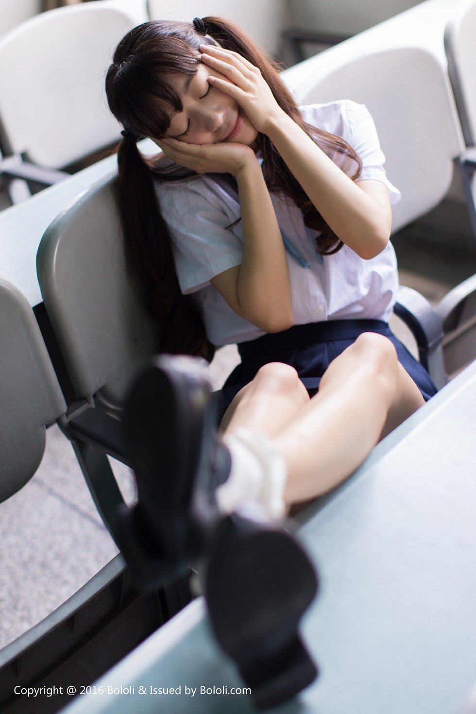 [BoLoli波萝社新刊]Vol.092_嫩模SUKI夏日小甜妹清纯学生服+性感比基尼写真60P