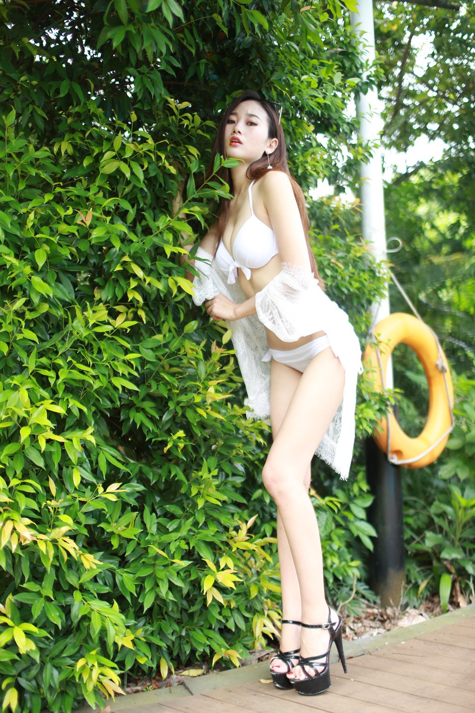 尤物嫩模妹子泳池边白色比基尼+连体泳装秀完美身材湿身诱惑写真286P