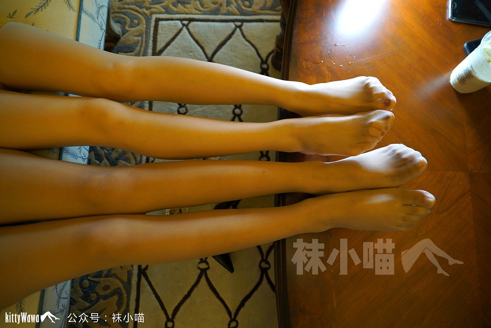 微博美女袜小喵作品之闺蜜大作战影集性感姐妹花丝袜美腿诱惑写真58P
