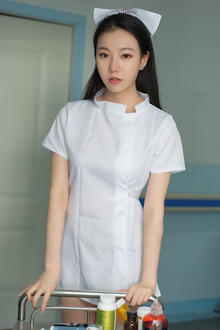 美女小护士安然肉丝美腿退烧治病(图10)