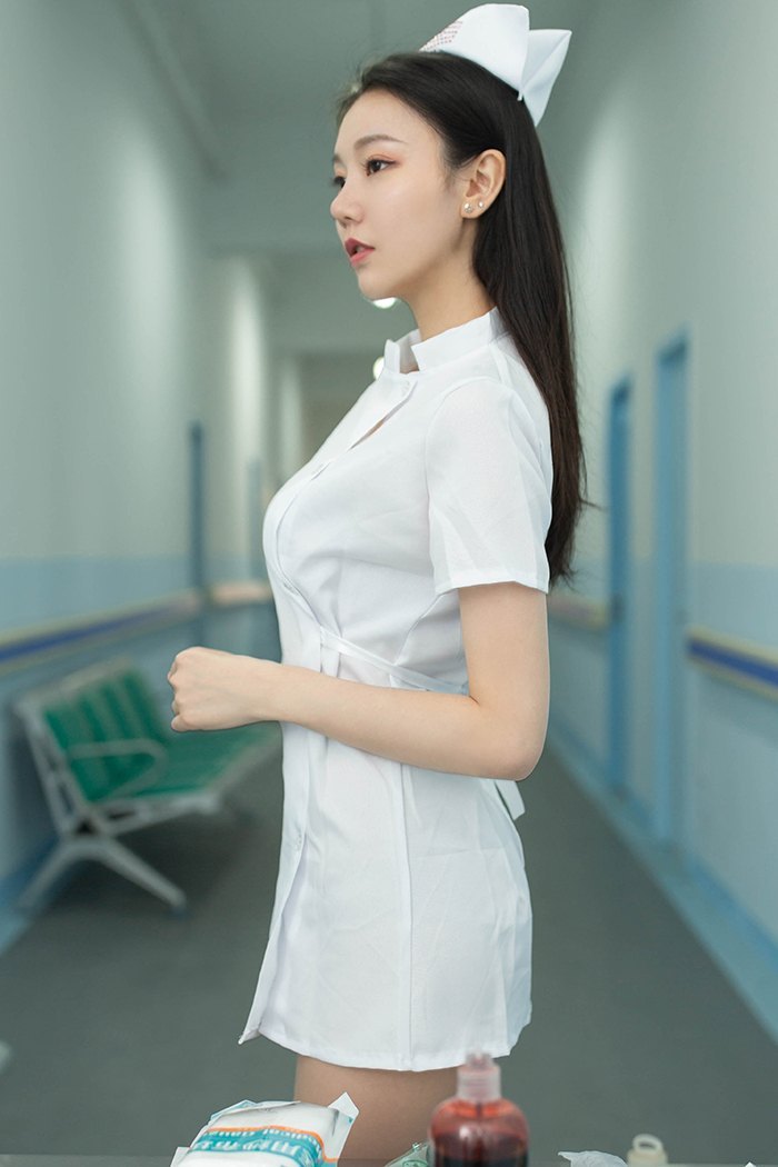 美女小护士安然肉丝美腿退烧治病(图6)