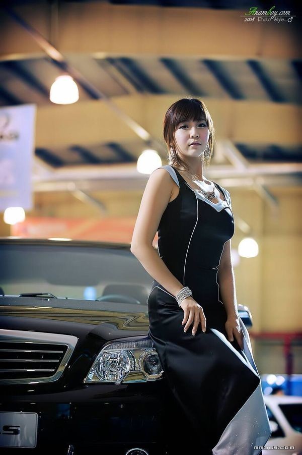 眼睛超大的韩国美女车模(图11)