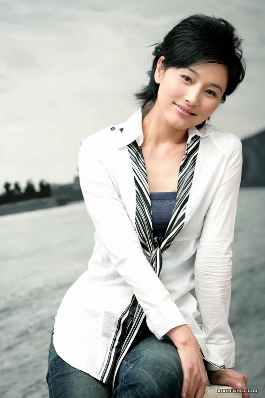 久违的美女张延白色装(图2)
