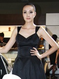 野性十足的保时捷青春美女