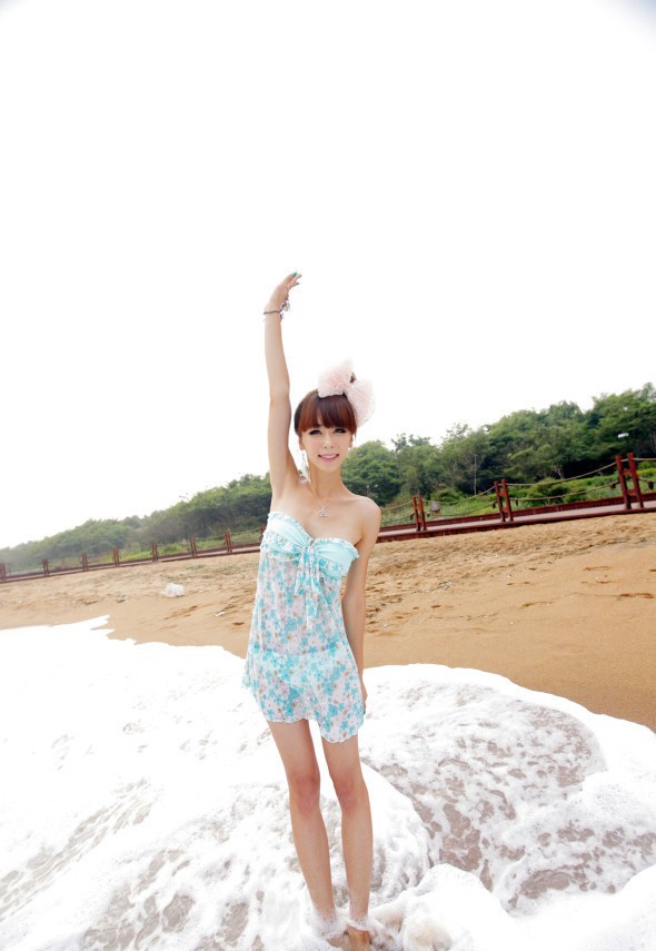 90后小萝莉泳衣靓丽写真(图13)