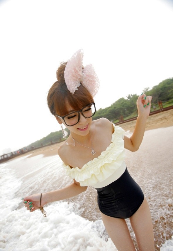 90后小萝莉泳衣靓丽写真(图7)
